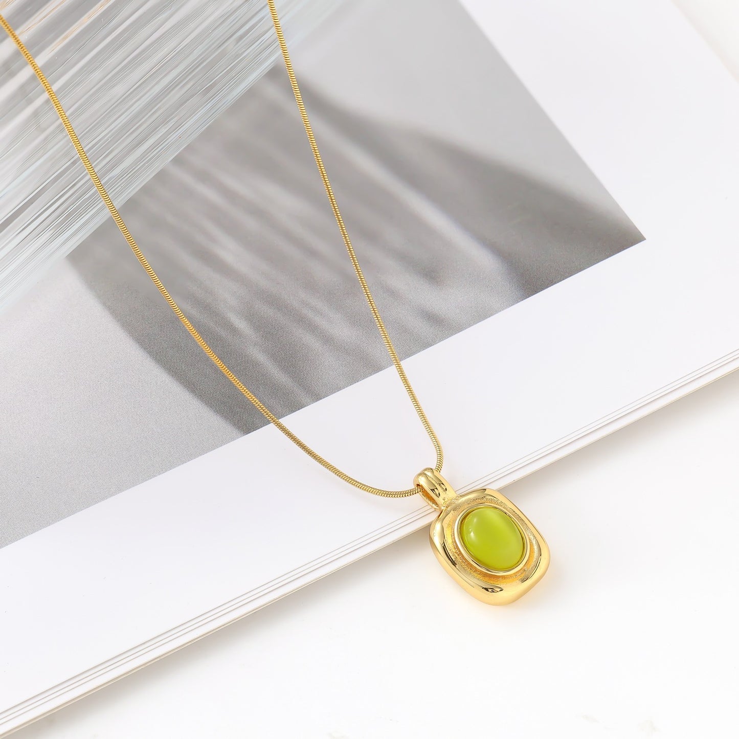 Retro Romantic Aura Advanced Light Luxury Natural Stone Gold-plated Long Necklace