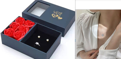 Magnetic Folding Heart Shaped Four Leaf Clover Pendant Love