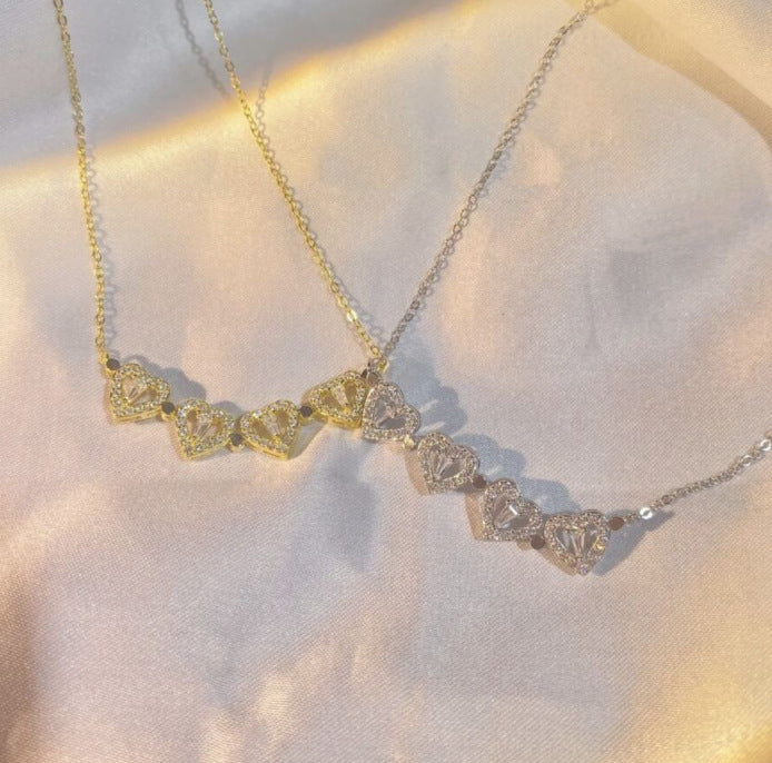 Magnetic Folding Heart Shaped Four Leaf Clover Pendant Love