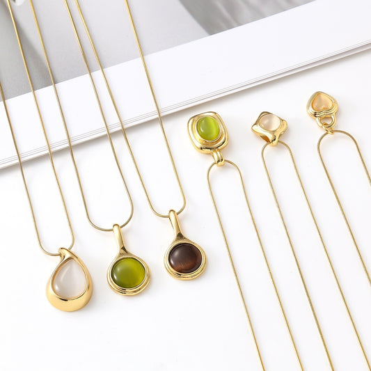Retro Romantic Aura Advanced Light Luxury Natural Stone Gold-plated Long Necklace